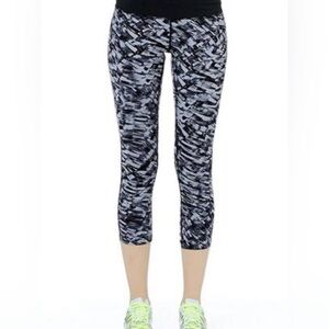 Nike Dri Fit Abstract Patterned Cropped Leggings